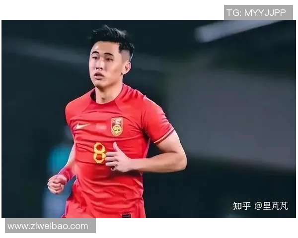 戴伟浚精彩突破传中助力球队进攻展现个人技术风采